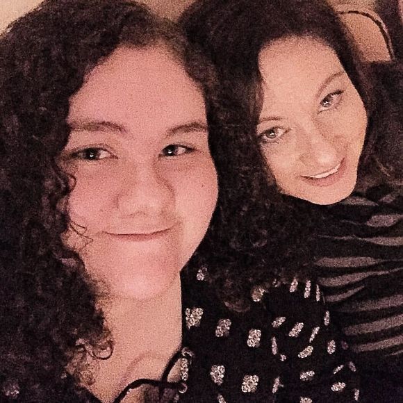 Meet your Posh Ambassador, Eva or call me EZY - Picture 1 of 1